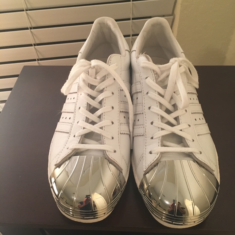 Adidas superstar silver toe cap sneakers